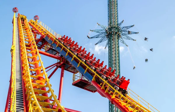 Parc d'attractions à Vienne, Roller coaster — Photo