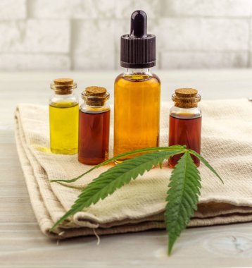 Çeşitli Esrar Cbd Tam spektrum ve Thc yağlar ve Kenevir bez