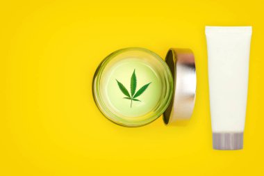 CbD Esrar jel ve losyon ile Kavanoz ve tüp
