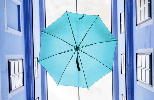 Parapluie Bleu Coloré Accroché Dessus Des Vieilles Rues Vienne Autriche — Photo