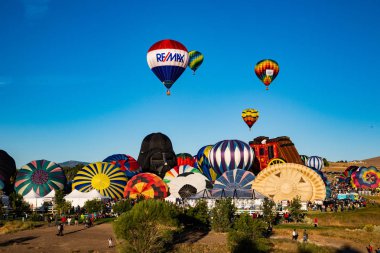 Reno, Nevada - 8 Eylül 2012: sıcak hava kapalı Asansör balonlar