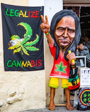 Cuenca, Ekvator - 31 Aralık 2012: Bob Marley manken esrar yasaları protesto