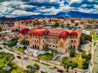 Benigno Malo Yüksek Okulu, Cuenca, Ekvator, 20 Ekim 2017 - yüksek okul 1869 yılında inşa edilmiştir ve hala etkin bir okul bugün tarihi Benigno Malo.