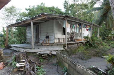 Hanabanilla, Küba, 17 Kasım 2017 - küçük ahşap kulübe ev sahipliği 3 kuşaktır