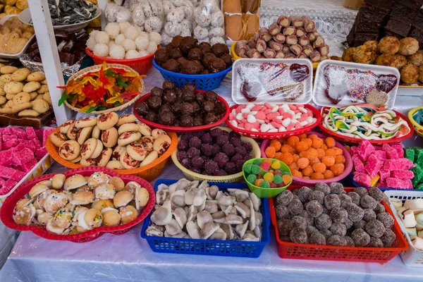 エクアドルのコーパスクリスティのお祝いで伝統的なお菓子 — ストック写真