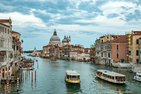 Venice Italy May 2017 Boats Ply Trade Grand Canal Shortly — Stock Photo, Image