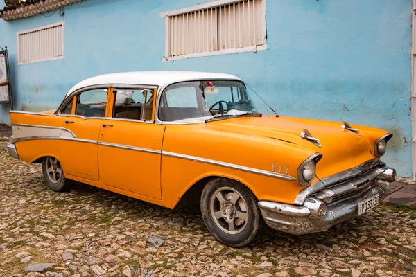 Trinidad Cuba Noviembre 2017 Chevrolet Orange Classic 1950 Está Estacionado — Foto de Stock