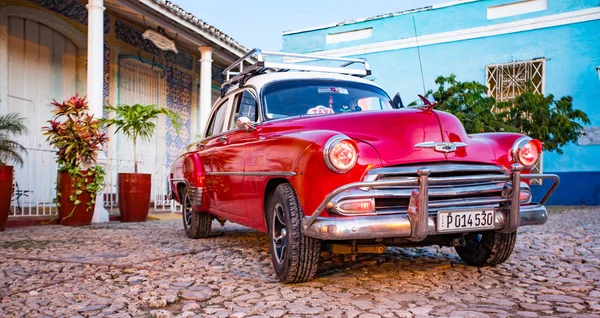 Trinidad Cuba Noviembre 2017 Chevrolet Red Classic 1950 Está Estacionado — Foto de Stock