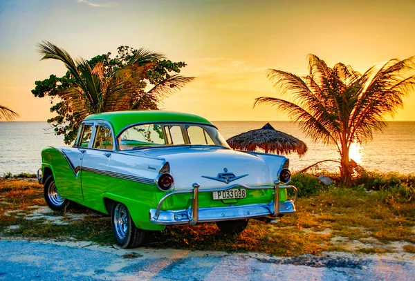 Trinidad Cuba Noviembre 2017 Ford Fairlane Clase América Verde Blanco — Foto de Stock