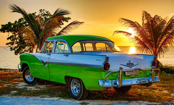 Trinidad Cuba Noviembre 2017 Ford Fairlane Clase América Verde Blanco — Foto de Stock