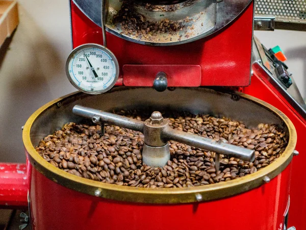 Boquete 巴拿马 2017年12月3日 咖啡豆被机器搅拌 因为他们正在煮准备袋 — 图库照片