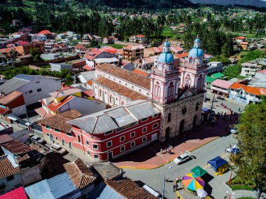 Sinincay, Ekvator, 28 Ocak 2018: Iglesia De San Francisco De Sinincay Ekvador hava görüntüsünü