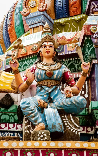 マドゥライ インド 2018 長屋門インドでヒンディー語寺院の彫像の詳細を閉じる — ストック写真