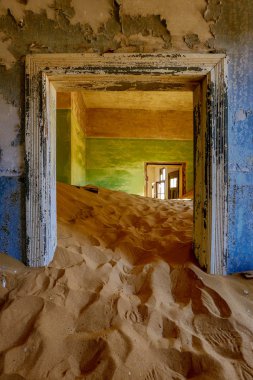 Kum, Kolmanskoppe, Namibya 'daki bu odaları işgal etti ve ele geçirdi.