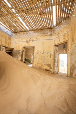 Kum, Kolmanskoppe, Namibya 'daki bu odaları işgal etti ve ele geçirdi.