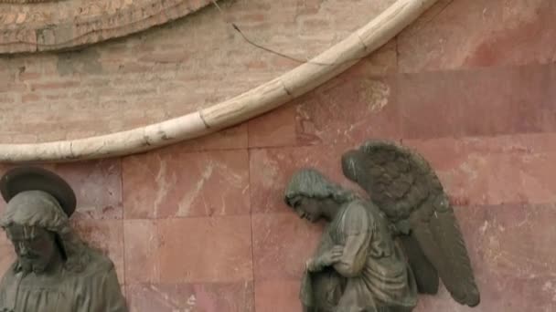 Drohne Klettert Vor Neuer Kathedrale Cuenca Ecuador Während Die Spitze — Stockvideo