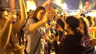 Porto, Portekiz - 20170623 - Festivali St John - düdük çekiç dayağı çalıştırın w - ses.