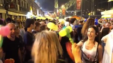 Porto, Portekiz - 20170623 - Festivali St John - plastik çekiç Çift Kişilik dayağı Çalıştır.