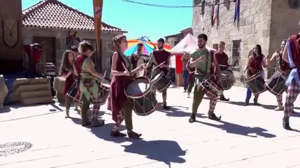 Penedono Portugal 20170701 Medeltida Fair Drum Corp Dansar Ljud — Stockvideo