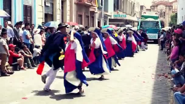 Ζευγάρια που χορεύουν στο Paseo de Νίνο παρέλαση 2016. — Αρχείο Βίντεο