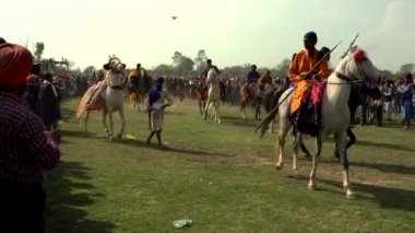 Kiratpur Sahib, Hindistan - 20180302 - Hola Mohalla - Sih Festivali - at Parade ana olayından önce.