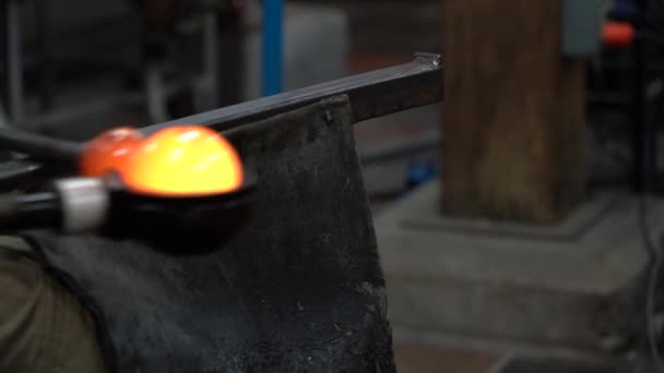 Red-Hot Ball of Glass is Rolled and Cooled in Preparation for Blowing 4K. — Stock Video