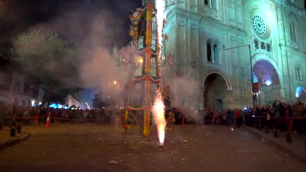 Cuenca Ecuador 20180602 Castillo Fuegos Artificiales Cámara Lenta Disparos Cohetes — Vídeos de Stock