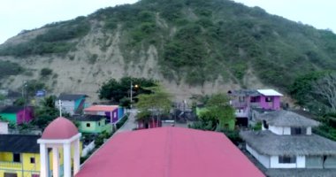 Cam kilise Fronted açığa düşürür, La Entrada, Ekvator - 20180914 - hava robot - robot.