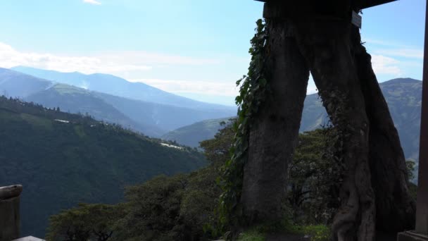 Banos, Ecuador - 20180924 - Woman Rotates On Casa de Arbol Swing Over Abyss. — Stock Video