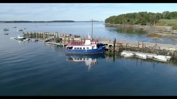 Chebeague Island, Maine  -  20181006  -  Time Lapse Aerial Drone  -  Ferry Departs Dock. — Stock Video