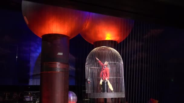 Boston, Massachusetts - 20181023 - Museum of Science  -  Man Demonstrates Lightning  -  with audio. — Stock Video