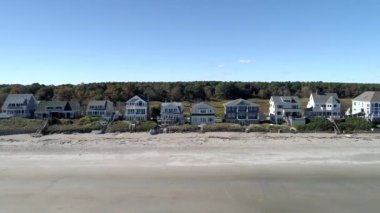 Exeter, New Hampshire - 20181016 - hava Drone - Beach Beachfront Konakları 4 k seyir boyunca yüksek Pan.