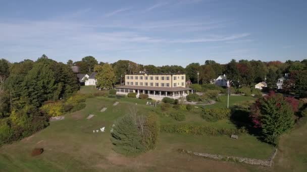 Chebeague Island Maine 20181005 Aerial Drone Fleys Chebeague Inn — стоковое видео