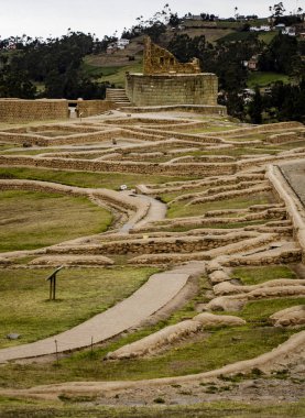 Inca Pirca Ekvador 'daki en eski ve en ünlü İnka harabeleridir.