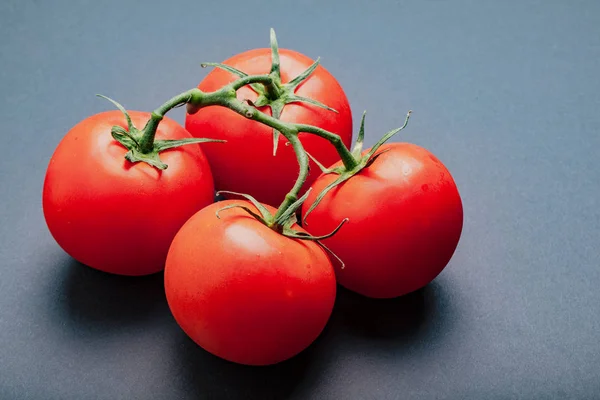 Cuatro Tomates Vid —  Fotos de Stock