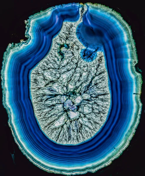 Yüzey (polarize ışık ile mavi akik dilim ile kırma bir volkan kavramı)