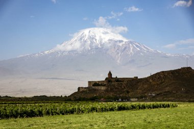 Türkiye 'de Ararat Dağı ile Ermenistan' daki Khor Virap manastırı