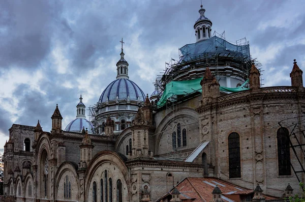Dômes de la nouvelle cathédrale de Cuenca, Équateur — Photo