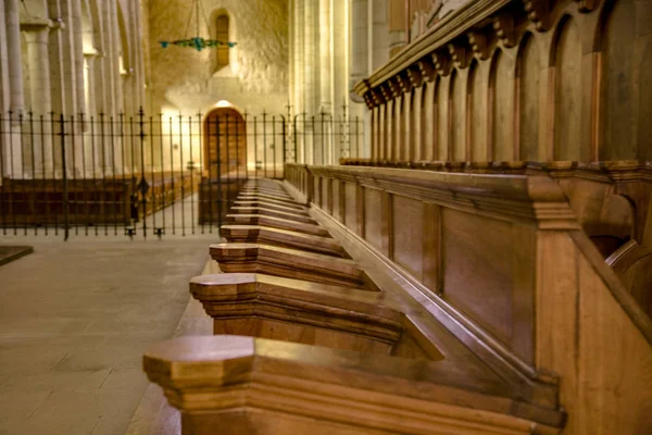 修道院的教堂长椅 — 图库照片