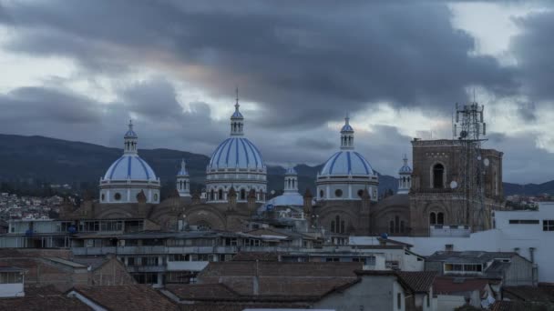 Cathedral Domes at Sunset в Куэнке, Эквадор — стоковое видео