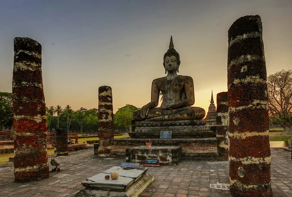 Buda gigante en Ayuthaya, Tailandia — Foto de Stock