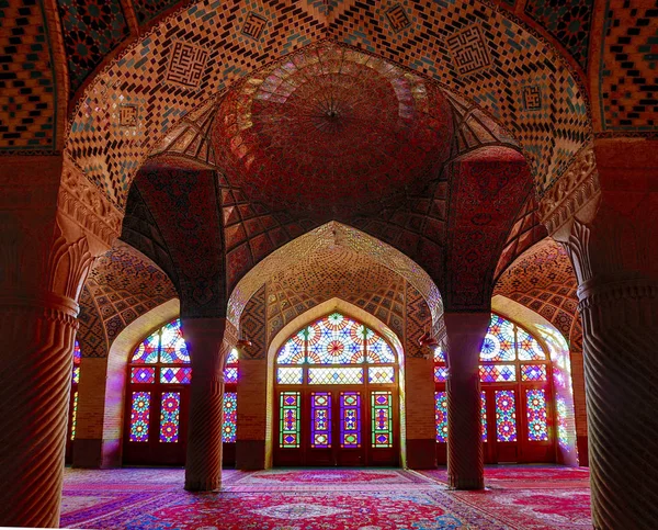 伊朗设拉子的纳西罗尔莫克清真寺 — 图库照片