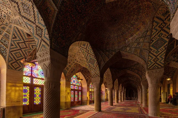 伊朗设拉子的纳西罗尔莫克清真寺 — 图库照片