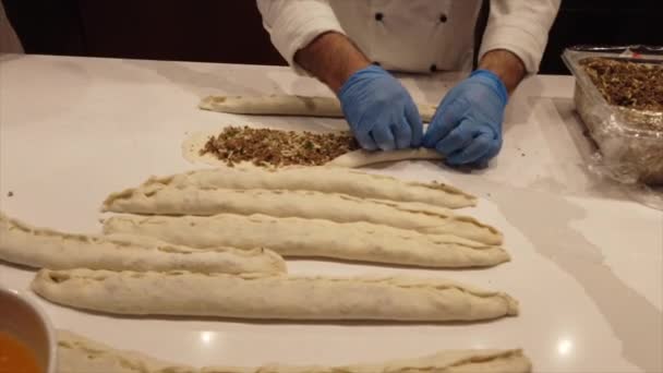 Making török Style Pide lépés 3 bezárása tésztát — Stock videók