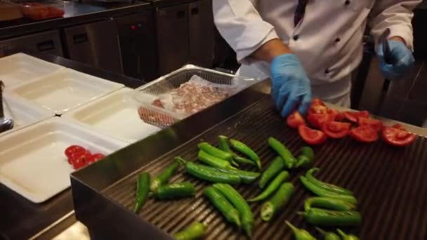 Making Turkish Tavuk step 2 grilling tomatoes — Stock Video