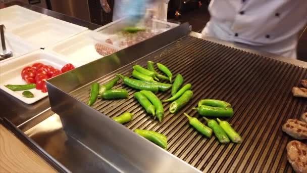 Hacer pimientos turcos Tavuk paso 3 a la parrilla — Vídeos de Stock