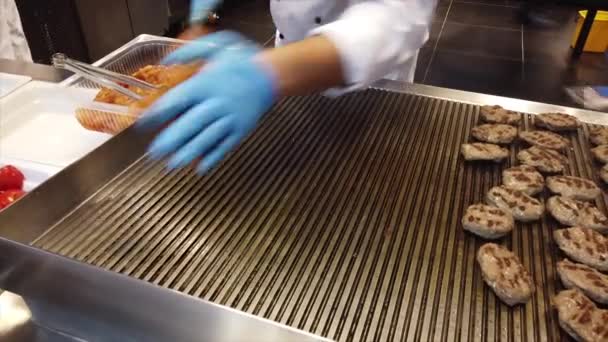 Making Turkish Tavuk step 4 adding chicken to grill — Stock Video