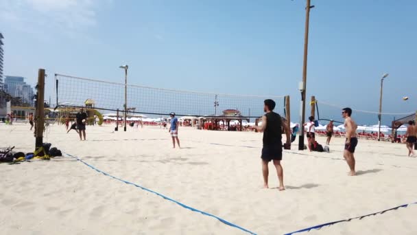 Tel Aviv, Israël-2019-04-27-beachvolleybal 3-4 mannen moeilijk punt — Stockvideo