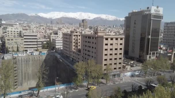 Teherán, Írán-2019-04-03-městská Kontrola 2-zprava doleva — Stock video