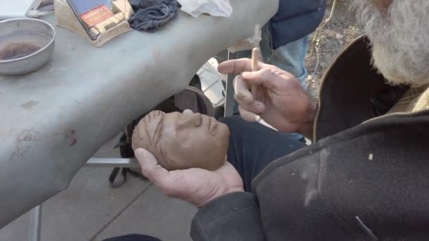 Teheran, Iran-2019-04-03-ulica artysty carves Head — Wideo stockowe